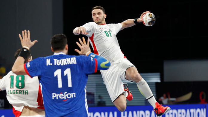Les Verts se sont inclinés par 29 à 26 buts face au 7 français. Les Algériens ont failli créer la surprise face à un des ténors du handball mondial. Le 7 national a joué avec beaucoup de volonté et a compliqué la tache des bleus et les a fait douter tout au long des 60 minutes.