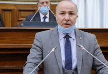 Gouvernement: quatre partis prennent six portefeuilles ministériels Gouvernement: quatre partis prennent six portefeuilles ministériels