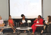 À Johannesburg, des féministes animent un panel sur comment les femmes façonnent la démocratie